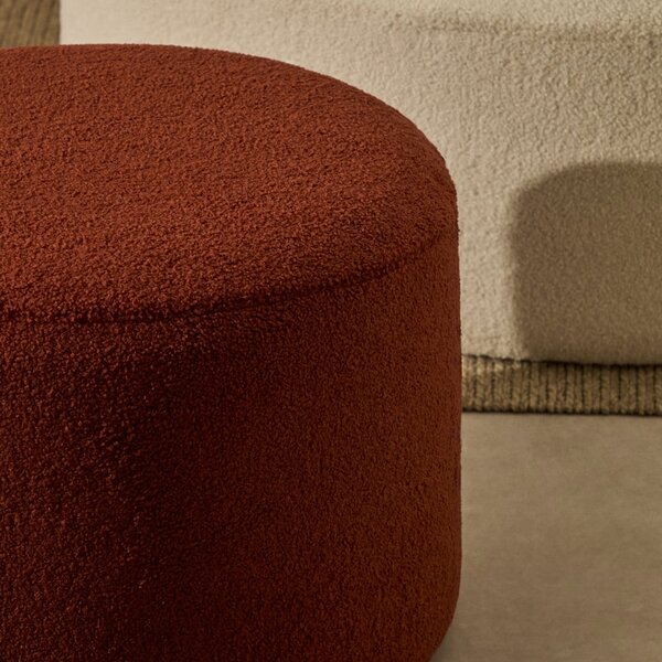 Terakotově červený bouclé taburet Kave Home Kaeli 60 cm