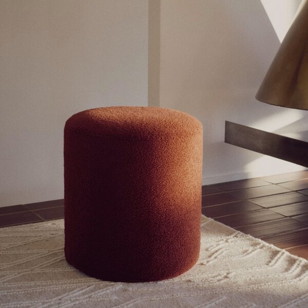 Terakotově červený bouclé taburet Kave Home Kaeli 43 cm
