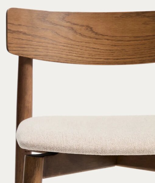 Kave Home Hnědá dřevěná barová židle Evera 67 cm s čalouněným sedákem a opěradlem