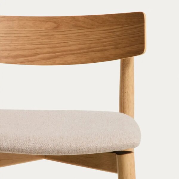 Kave Home Dřevěná barová židle Evera 67 cm s čalouněným sedákem a opěradlem