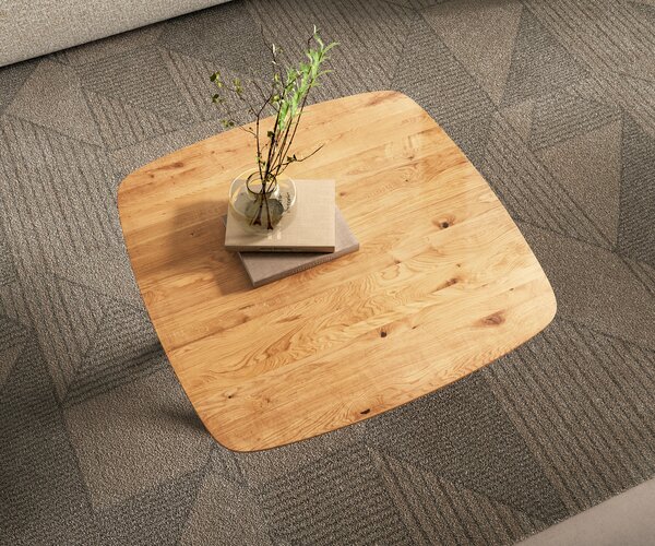 DELIFE Konferenční stolek Edge Boot 90x90 cm dub přírodní švýcarská hrana Sarity kov černá