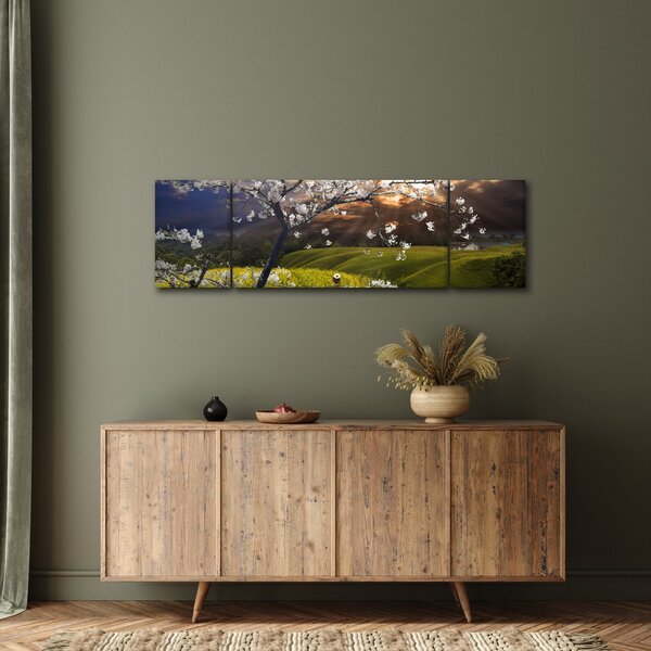 Obraz - Rozkvetlý strom v krajině (170x50 cm)
