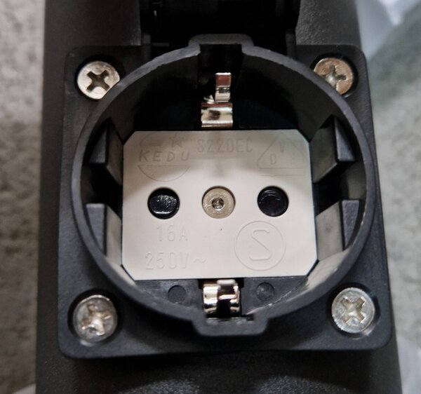 Brilliant 96448A06 Venkovní rozbočovací sloupek DODY 4x zásuvka 230V IP44