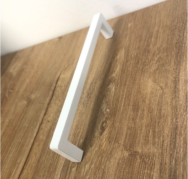 In-Design Nábytková úchytka Mily bílá matná Rozteč úchytky (mm): 96
