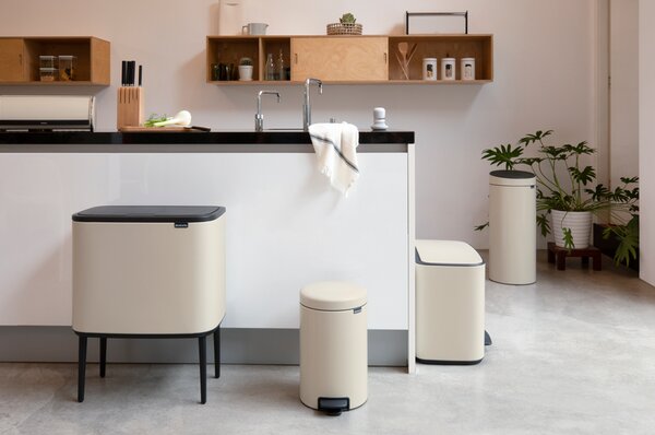 Brabantia pedálový odpadkový koš newIcon - 12 L, jemná béžová
