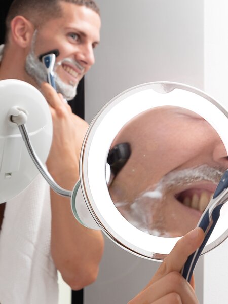 InnovaGoods® LED zvětšovací zrcátko Mizoom - flexibilní kosmetické zrcátko s přísavkou a 10násobným zvětšením pro dokonalý make-up a péči o pleť