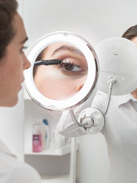InnovaGoods® LED zvětšovací zrcátko Mizoom - flexibilní kosmetické zrcátko s přísavkou a 10násobným zvětšením pro dokonalý make-up a péči o pleť