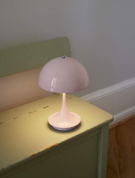 Louis Poulsen Přenosná lampa Panthella 160 V3, opal pale rose 5744171452