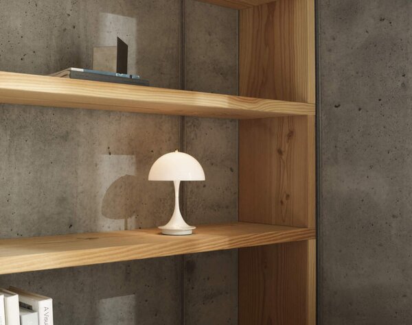 Louis Poulsen Přenosná lampa Panthella 160 V3, opal white 5744171436