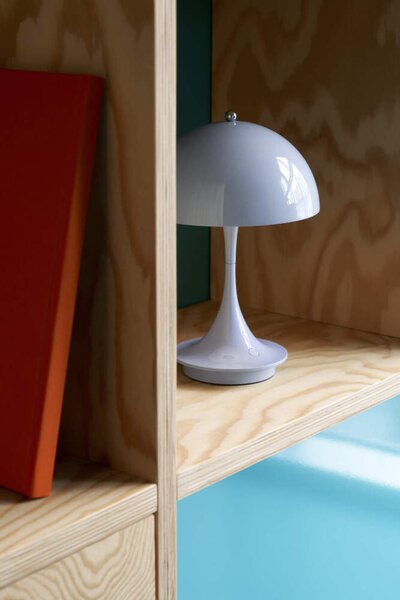 Louis Poulsen Přenosná lampa Panthella 160 V3, opal pale blue 5744171465