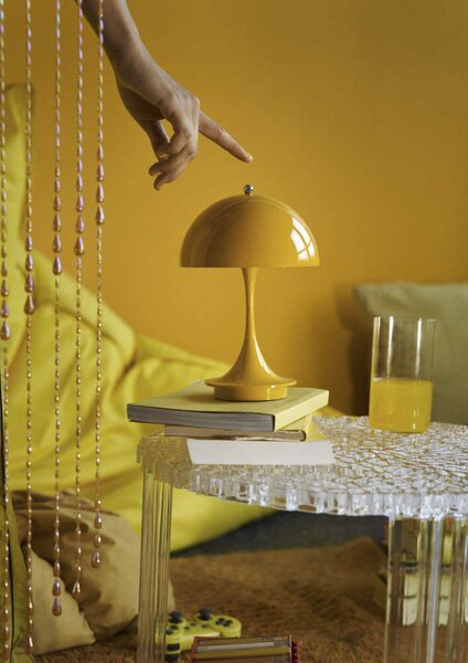 Louis Poulsen Přenosná lampa Panthella 160 V3, opaque yellow 5744171533
