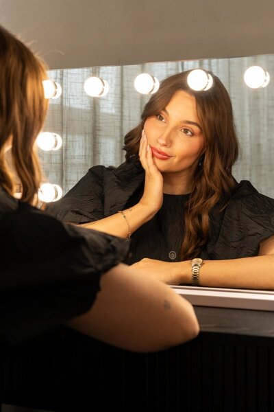 SensaHome Vanity Mirror Pro – Hollywoodské kosmetické zrcadlo s 12 stmívatelnými LED lampami, 3 světelné režimy, 46 × 58 cm – bílé