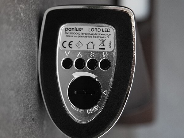 PANLUX s.r.o. Stolní LED lampička LORD LED s displejem - neutrální - bílá, hnědá, černá kůže Barva produktu: Bílá
