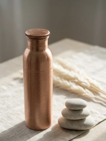 Forrest & Love měděná lahev na vodu gravírovaná Mandala 900 ml
