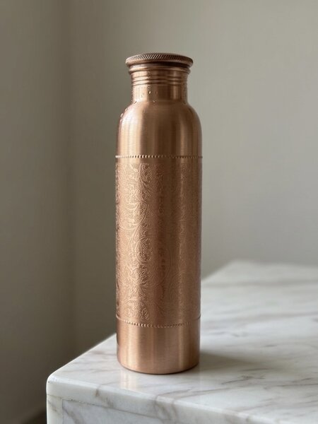 Forrest & Love měděná lahev na vodu gravírovaná Mandala 900 ml