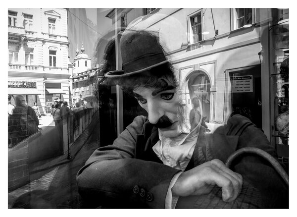Skleněný obraz - Charles Chaplin v Praze (70x50 cm)