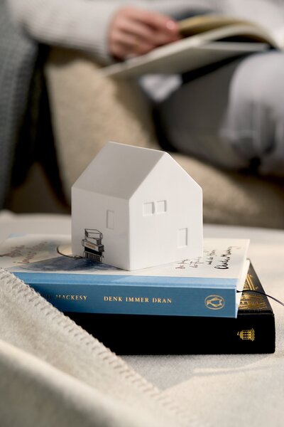 Porcelánový LED svítící domeček Books