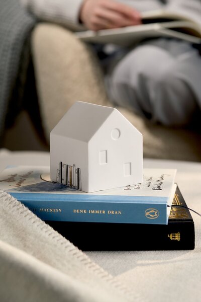 Porcelánový LED svítící domeček Books