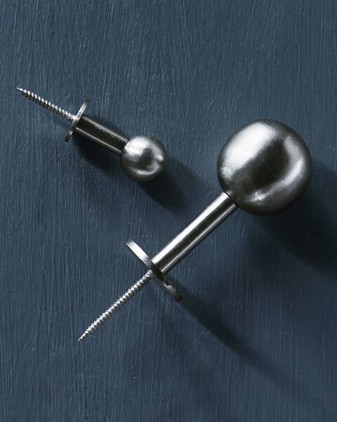Kovový věšák Ball Silver Finish Small – set 2 ks