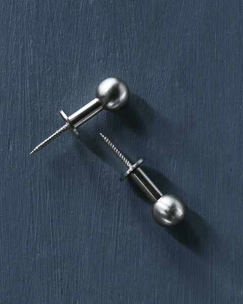 Kovový věšák Ball Silver Finish Small – set 2 ks