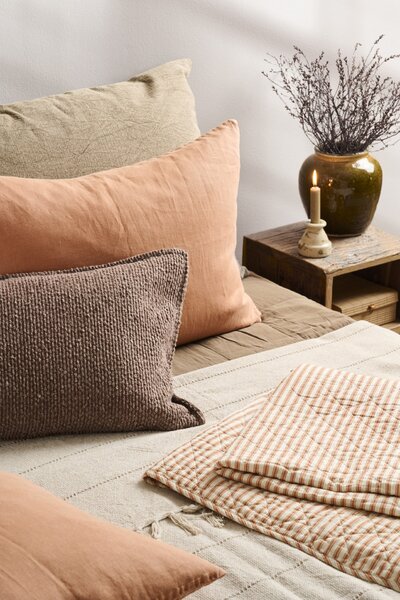 Prošívaný přehoz Sand / Sienna stripes 130 × 180 cm