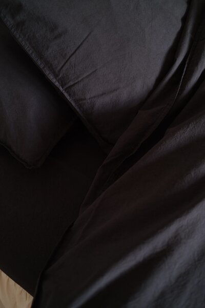 Povlečení z organické bavlny Crinkle Phantom Black 150 × 210 cm