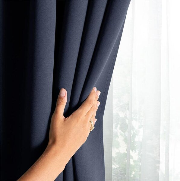 Zatěmňovací závěs blackout RESTILO indigo 140 x 245 cm 1 ks