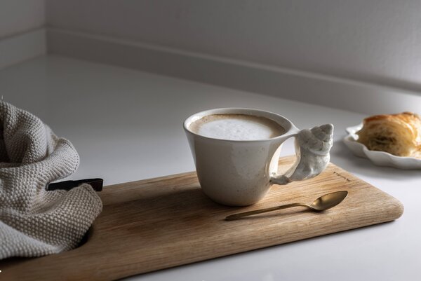 Christina Iversen Studio Porcelánový hrnek s ouškem Konkylie CHI105