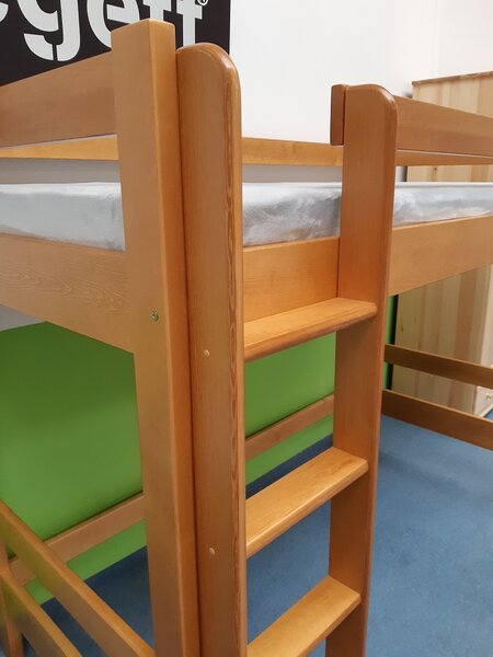 Patrová postel horní spaní Max - borovice 80x200, Odstín: Šedá barva