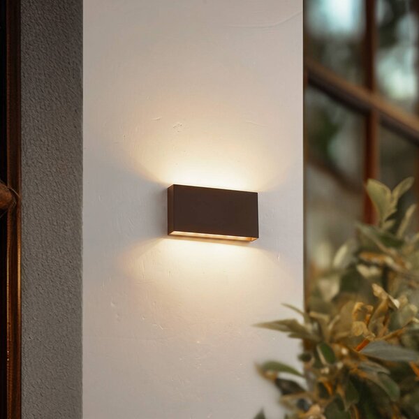 Lindby Venkovní nástěnné svítidlo Lucande Jarte, 20 cm, hnědé, IP65, Hnědá / rez, Plast, Moderní
