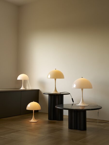 Stolní lampa Panthella 320 Opal Beige