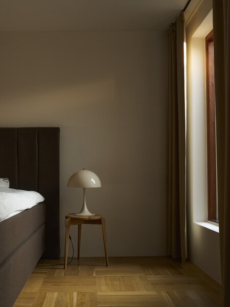 Stolní lampa Panthella 320 Opal Beige