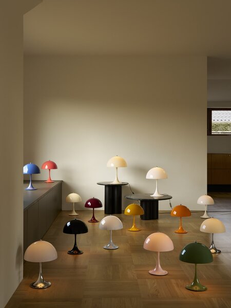 Stolní lampa Panthella 320 Opal Beige