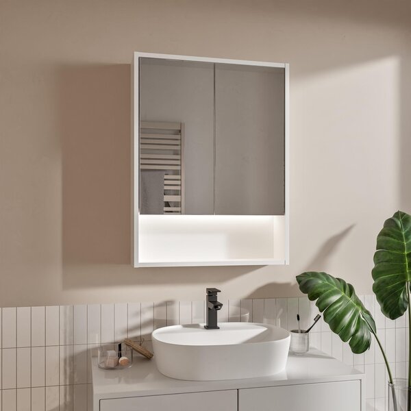 HAJDUK FURNITURE LED koupelnová zrcadlová skříňka 60 x 78 cm bílá, osvětlení 4000 K, zásuvka a vypínač Minibox