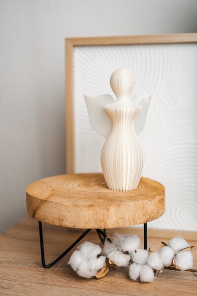 ANDĚL CARO - Designová soška ve tvaru anděla, s jemným vzorem, bílá