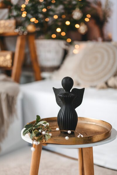 ANDĚL CARO - Designová soška ve tvaru anděla, s jemným vzorem, černá