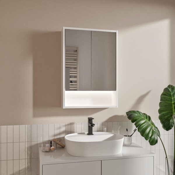 HAJDUK FURNITURE LED koupelnová zrcadlová skříňka 50 x 70 cm bílá, osvětlení 4000 K, zásuvka a vypínač Minibox