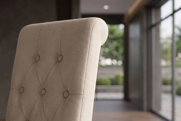Designová klasická jídelní židle Valentino s béžovým textilním potahem s prošíváním a dřevěnýma nohama 45 cm