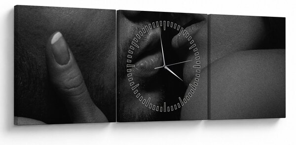Obraz - Polibek, černobílá fotografie (s hodinami) (90x30 cm)