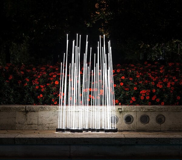 Artemide Venkovní sloupek Reeds Triple, 22 W, IP67