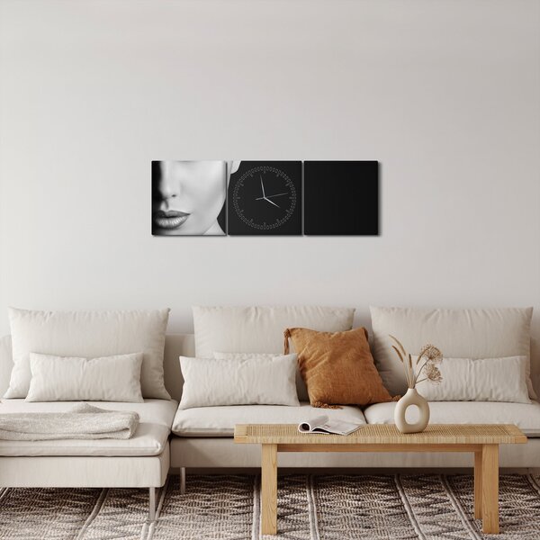 Obraz - Černobílý portrét ženy v klobouku (s hodinami) (90x30 cm)