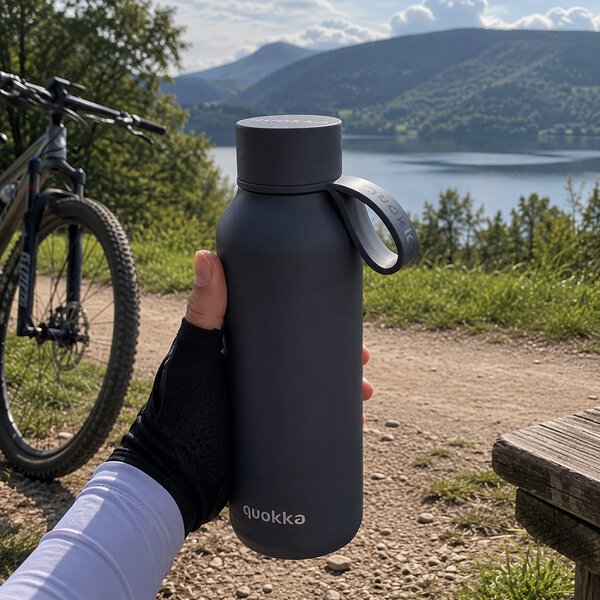 Nerezová termoláhev s poutkem Solid, 510ml, Quokka, slate
