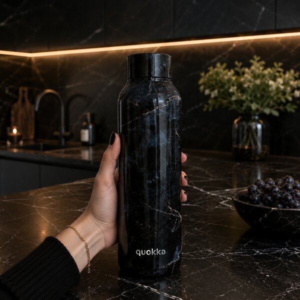 Nerezová termoláhev Solid, 630ml, Quokka, black marble