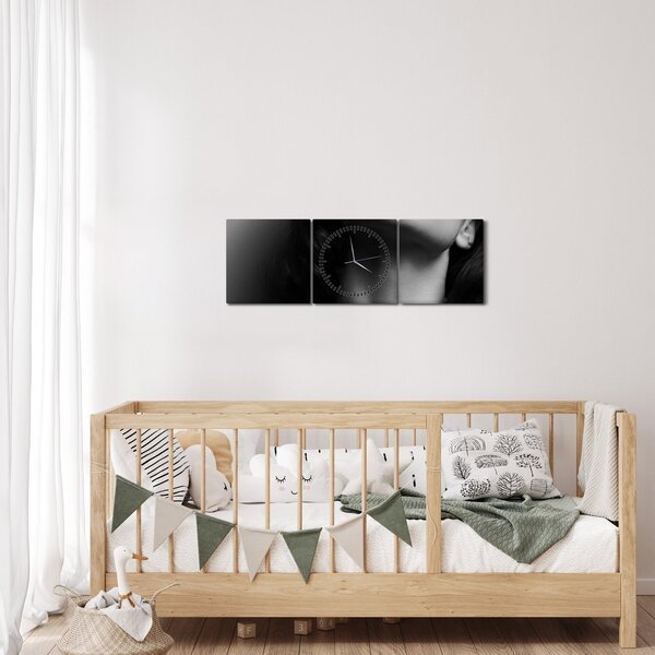 Obraz - Portrét ženy s červenou rtěnkou (s hodinami) (90x30 cm)