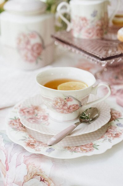 Sada dvou porcelánových šálků s podšálkem Pivoňky 220 ml