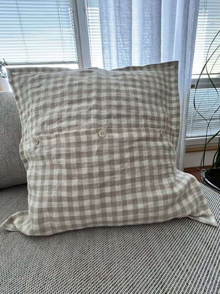 Tom Linen Povlak na polštář v přírodní kostkované barvě s knoflíky Velikost: 40x40cm