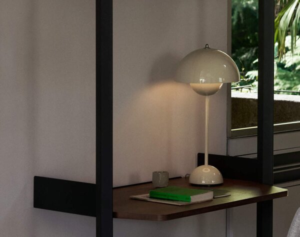 &Tradition Stolní lampa Flowerpot VP3, ivory 133084A569