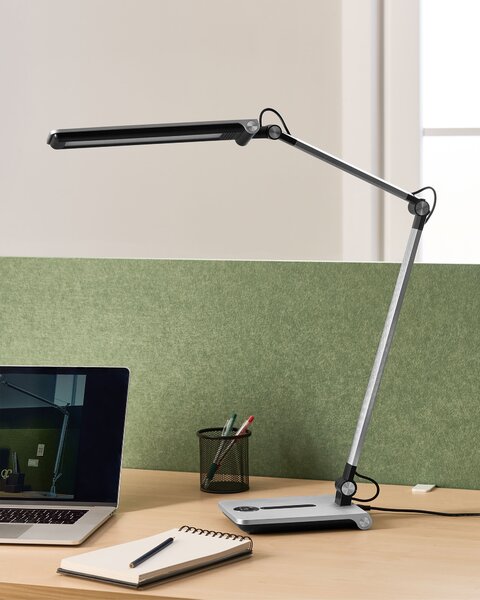 LED stolní lampa AQUILA se stmívačem Stříbrná