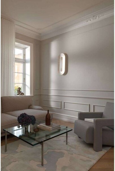 Nuura Aps LED nástěnné světlo Sasi, výška 65 cm, stříbrná, kov, stmívatelný, Chrom / stříbro, Obývací pokoj / jídelna, kov, Skandinávský