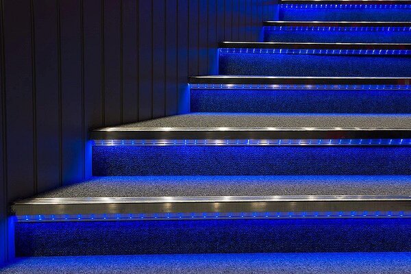 Schodový profil 60 x 27 mm pro LED osvětlení (šroubovací) | Küberit 890 Stříbro F4